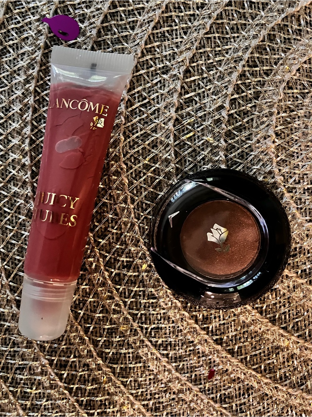 Lancôme Juicy Tubes Gloss & Shimmering Brown Eyeshadow Duotru color in hand pic